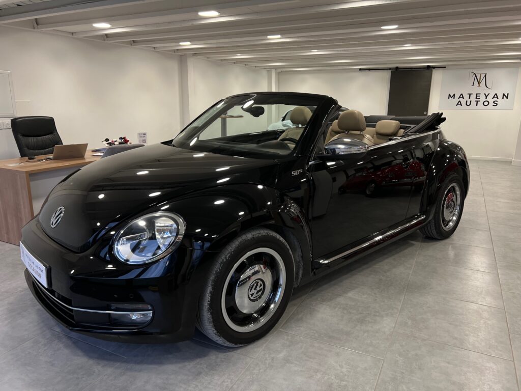 Volkswagen Coccinelle Cabriolet Serie 50's noir et chrome en superbe état chez Mateyan Autos vente de véhicules d'occasion toutes marques